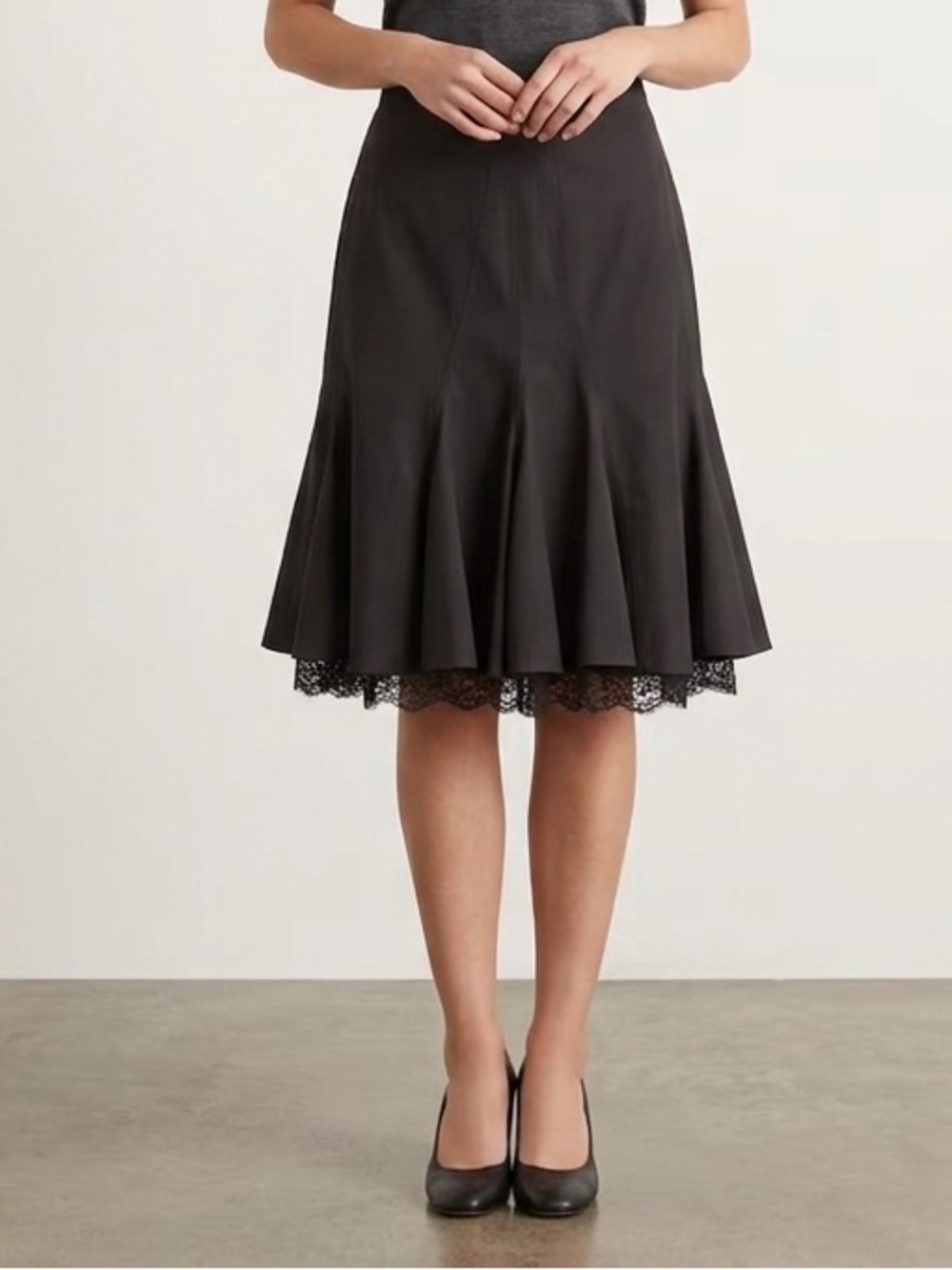 The Limited Skirt With Lace Underlay